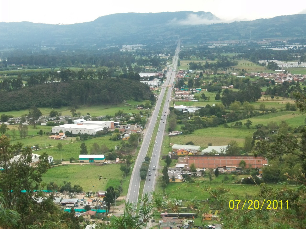 Carretera de montaña en la conexión Caldas – Antioquia